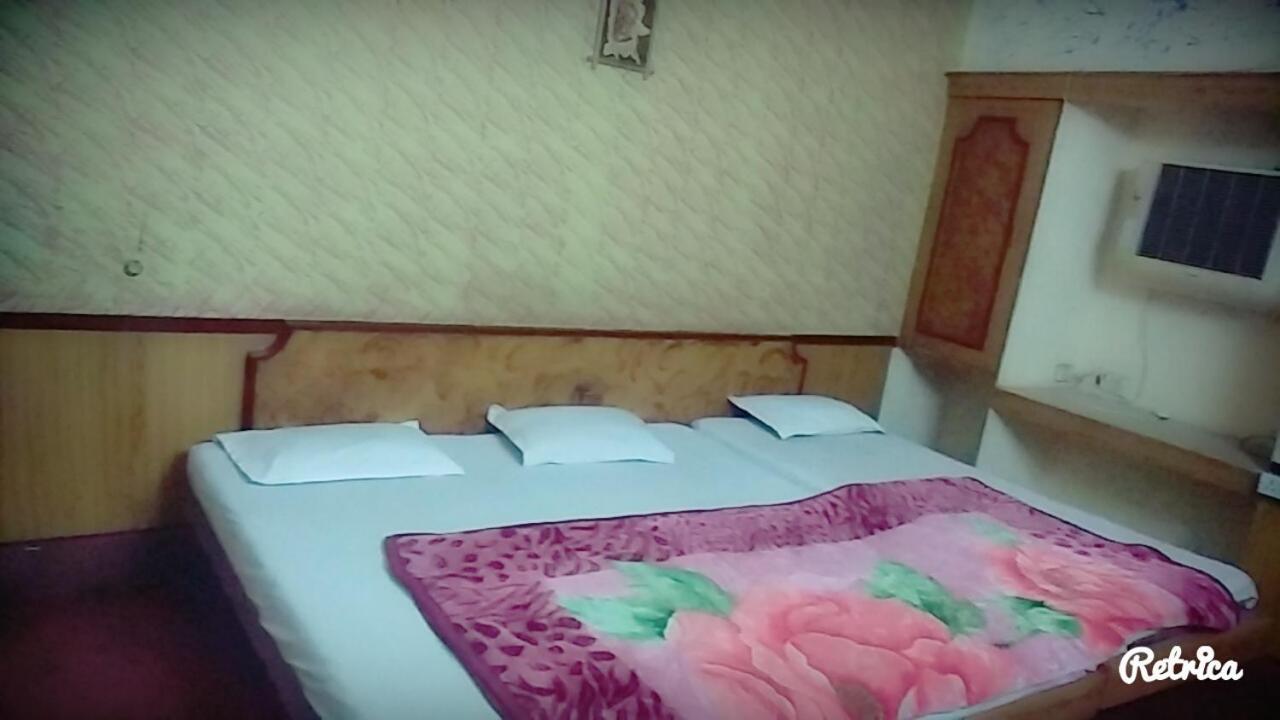 New Crown Hotel Indore Exteriör bild