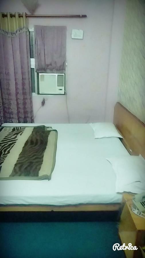 New Crown Hotel Indore Exteriör bild